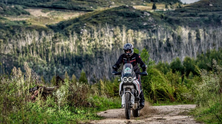 Πρώτος τίτλος για τη νέα adventure DesertX της Ducati στο Adventure Motorcycling Cup